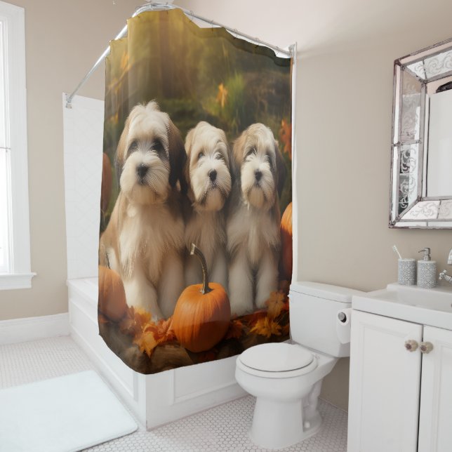 Rideaux De Douche Tibétain Terrier Chiot Automne Citrouille délice (En situation)