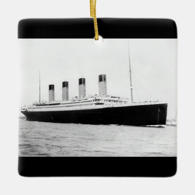 RMS Titanic Passenger Liner   Ceramic Ornament (Front)