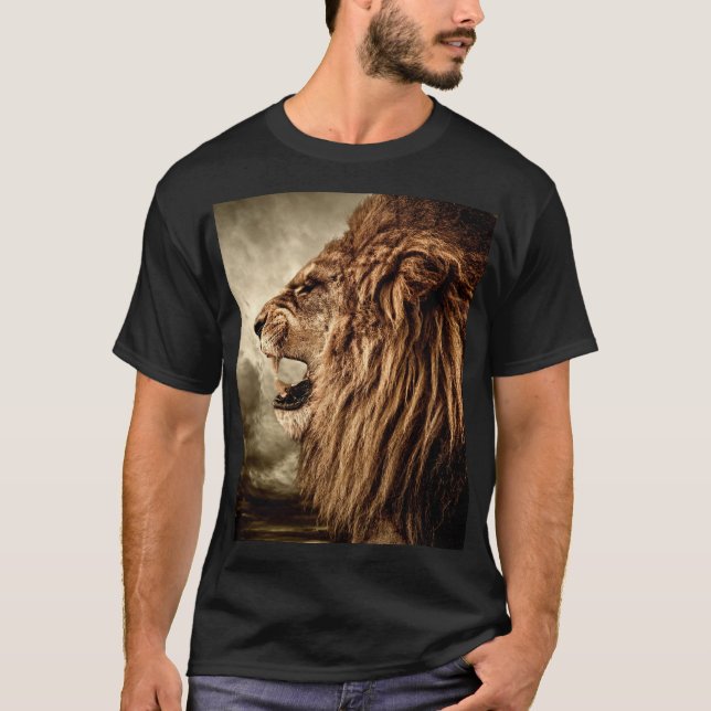 Roaring Lion: Majestic Vintage Art. T-Shirt (Front)