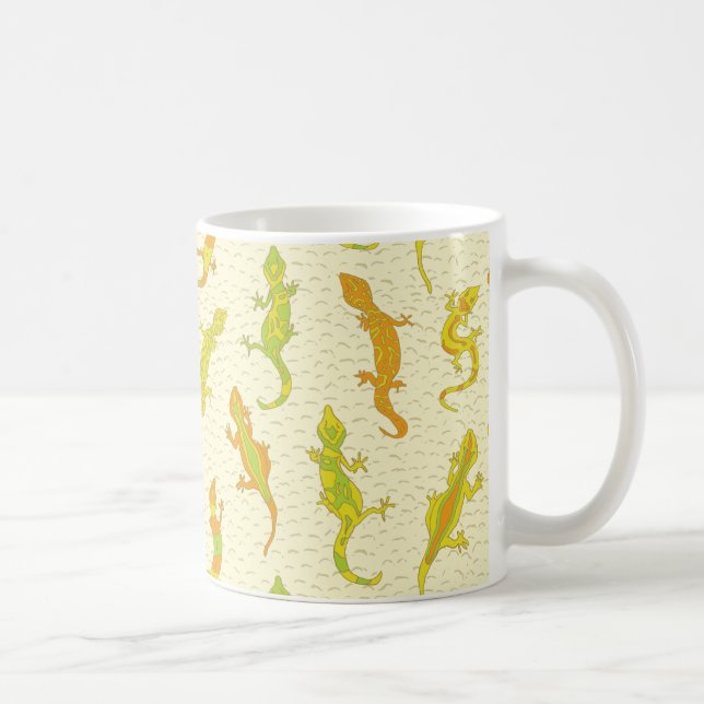 Rock Climbing Geckos on yellow - seamless pattern. Coffee Mug (Right)