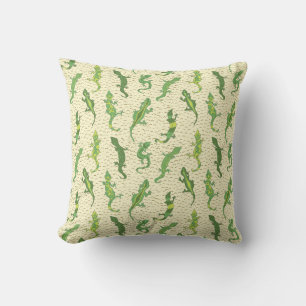 Rock Climbing Geckos on yellow - seamless pattern. Throw Pillow