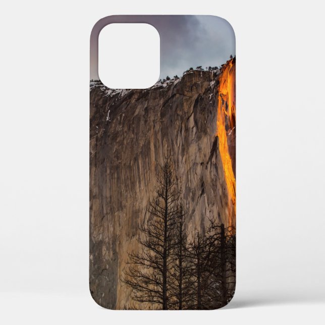 ROCK FORMATION WITH LAVA DURING DAYTIME Case-Mate iPhone CASE (Back)