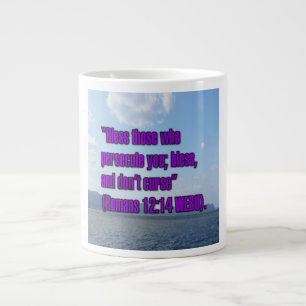 Romains 12:14 WEBU Mug