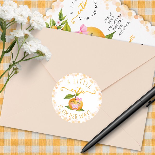 Rond Little Cutie Baby Shower Classic Round Sticker (Créateur téléchargé)