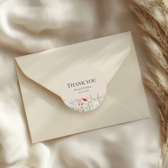 Rond Sticker de Merci de Mariage de pré-Fleur sauvage d (Taupe Wildflower Meadow Wedding Thank You Sticker on an elegant wedding envelope)