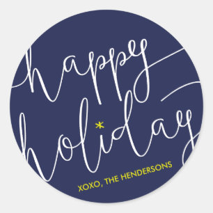 Rond Sticker Happy Holidays scénarisé en gros plan