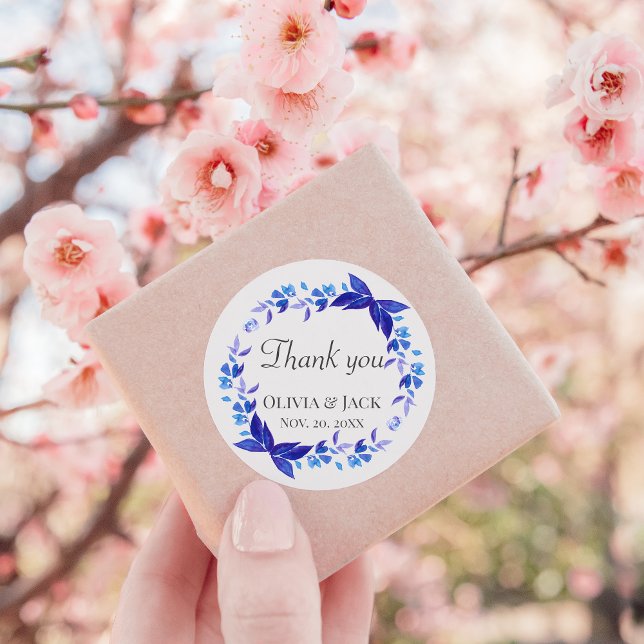 Rond Sticker Merci de mariage Fleur Bleue Faveur (Blue flower wreath wedding thank you circle sticker)