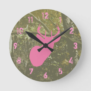 Ronde Camo et horloge rose de cerfs communs