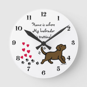 Ronde Horloge mignonne de trot de Labrador de chocolat