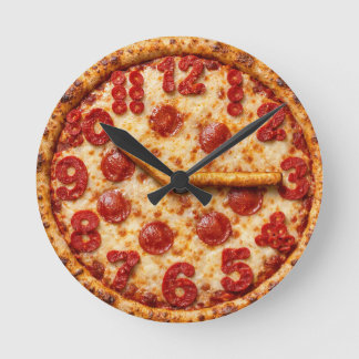Ronde Horloge Pizza Pepperoni – Photoréalisme culinaire 