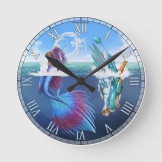 Ronde Un oiseau peut aimer une horloge de poisson