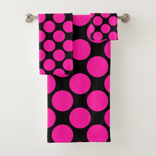 Rose chaud sur le Motif Polka noir (En situation)