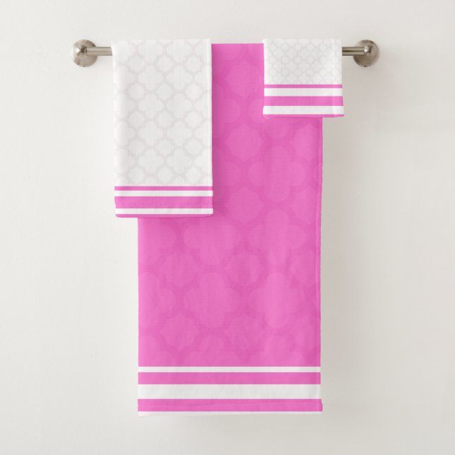 Rose Pink Quatrefoil Bath Towel Set (Insitu)