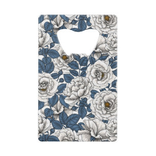 Roses blanches avec feuilles bleus sur blanc