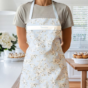 Roses blanches vintage sur tablier bleu pâle