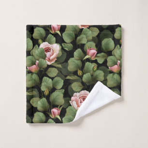 Roses fragiles. Motif floral sur noir