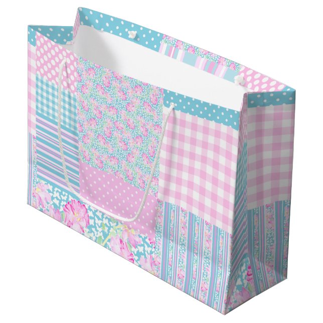 Roses, Papillons Faux Patchwork Grand sac cadeau (Devant Angle)