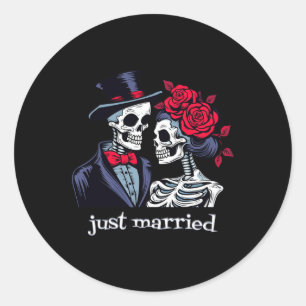 Roses Skeleton Bride And Groom Skeleton Halloween  Classic Round Sticker