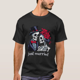 Roses Skeleton Bride And Groom Skeleton Halloween  T-Shirt