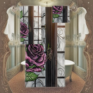 Roses violets près de la fenêtre - style gothique