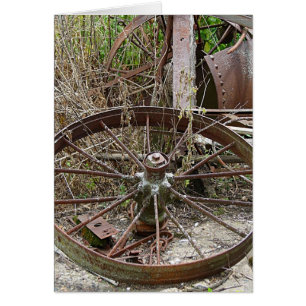 Roues rouillées dans un pile bourré