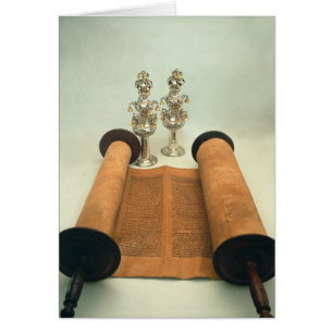 Rouleau de Torah avec les finials argentés de