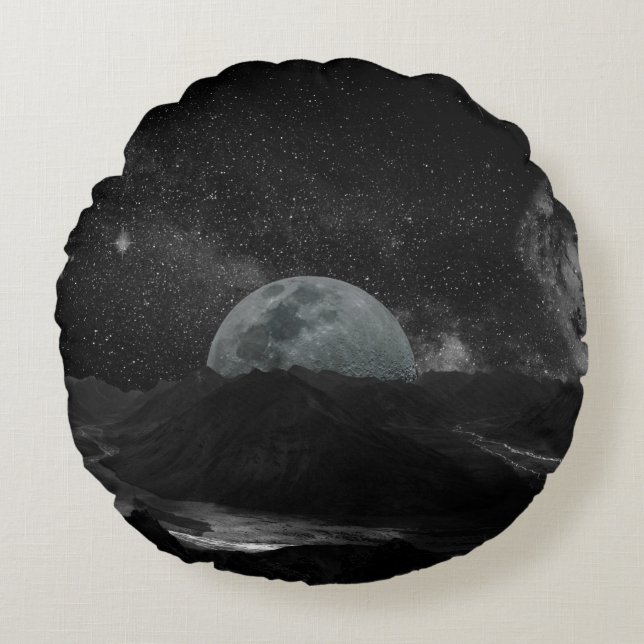 Round Throw Pillow (16") (Front)