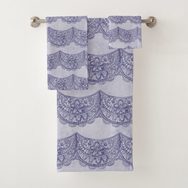 ROWS OF PASTEL PLUM PURPLE LACE LOOK PATTERNS BATH TOWEL SET (Insitu)