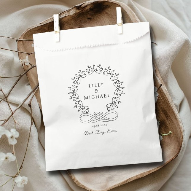 Royal, Elegant, "Best-Day-Ever" Wedding Favour Bag (Customer-specific, elegant, royal, crest Wedding Favor Bags with your name & date. )