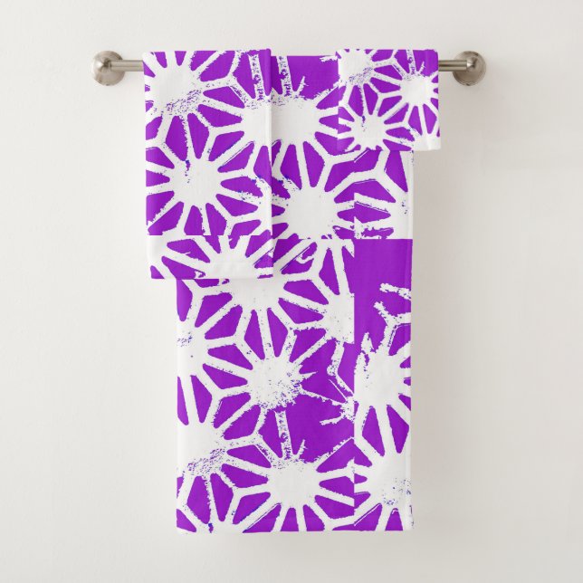 Royal purple geometric pattern bath towel set (Insitu)