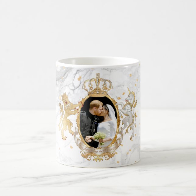 ROYAL WEDDING KISS, HARRY+MEGHAN COFFEE MUG (Center)