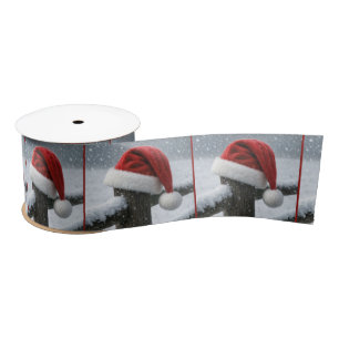 Ruban En Satin Chapeau de Père Noël sur un poteau de clôture enne