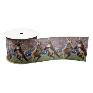 Ruban En Satin Drôle Kangaroos Australien Jouant Au Football,