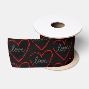 Ruban En Satin Motif coeur mignon sur arrière - plan noir
