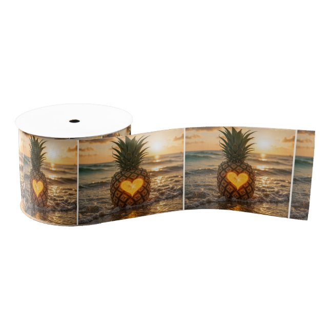 Ruban Gros-grain Heart Carved Into a Pineapple On a Beach (Bobine)