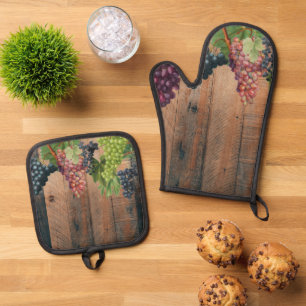 Rustic Vineyard Wood & Grapes Oven Mitt & Pot Holder Set