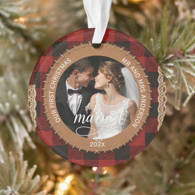Rustic Wood Grain Plaid First Christmas Married  (Arbre)