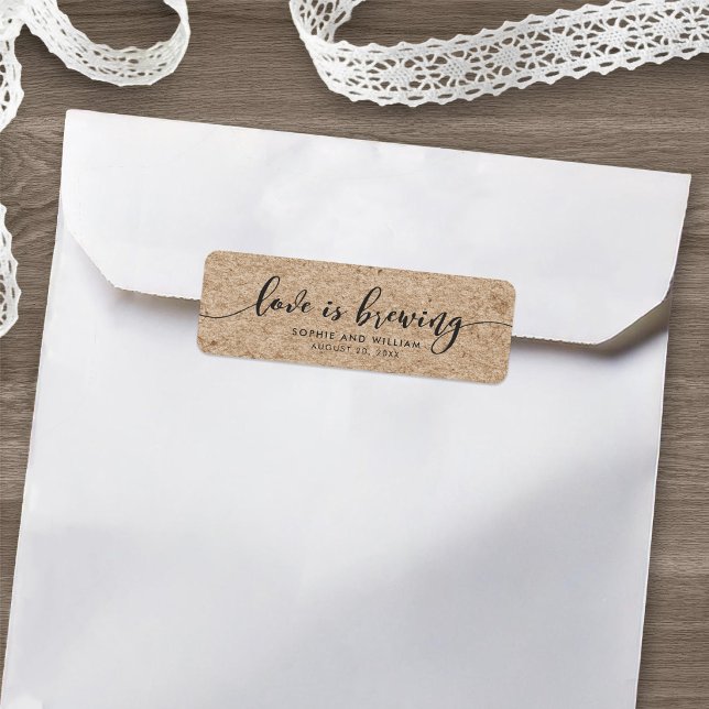 Rustique Faux Kraft Script L'amour est en train de (Créateur téléchargé)