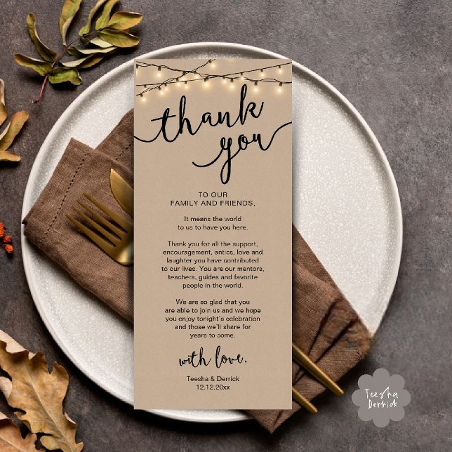 Rustique Mariage Lieu Cadre Dîner Carte de remerci (Rustic Wedding Place Setting Rehearsal Dinner Thank you Card in brown kraft string lights theme)