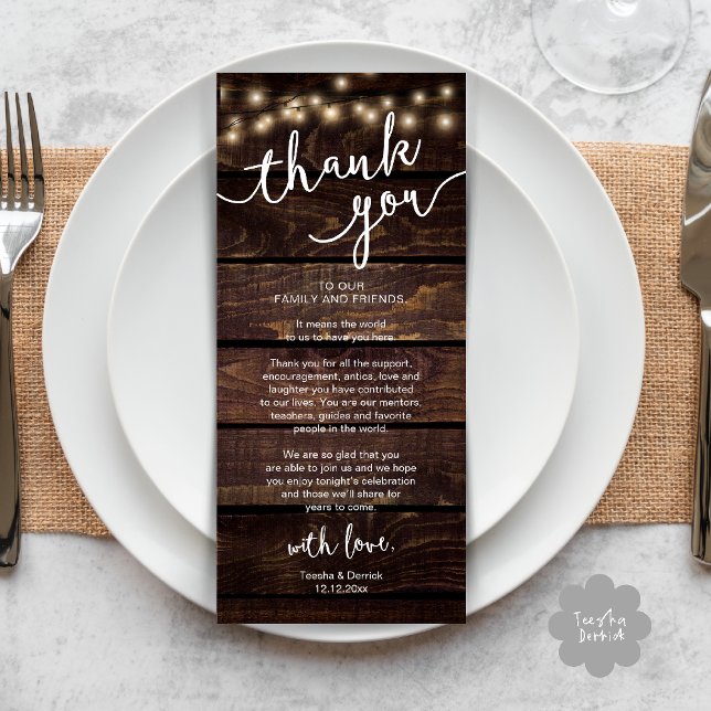 Rustique Mariage Lieu Cadre Dîner Carte de remerci (Rustic Wedding Place Setting Rehearsal Dinner Thank you Card in brown wood string lights theme)
