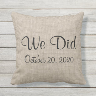 Rustique "nous avons fait" coussin extérieur