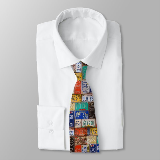 rusty car license plates tie (Tied)