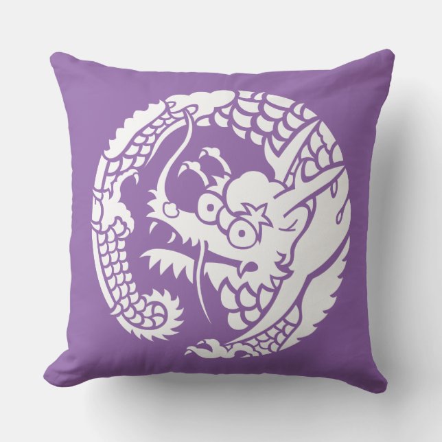 Ryuunomaru of the Nichiren sect Throw Pillow (Front)