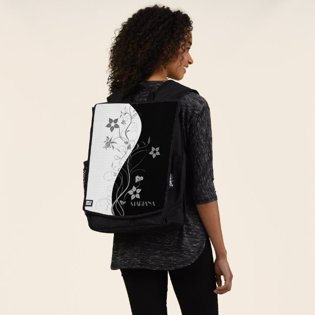 Sac À Dos Fleurs Noires Et Grises (Porté)