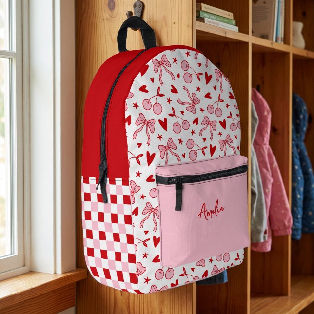 Sac À Dos Imprimé Rose Rétro Cerise & Rubans Damier avec Nom (Personalized Backpack with coquette cherries & bow and pink & red checkerboard pattern.)