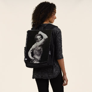 Sac À Dos Une nouvelle pose par les hommes forts Eugen Sando