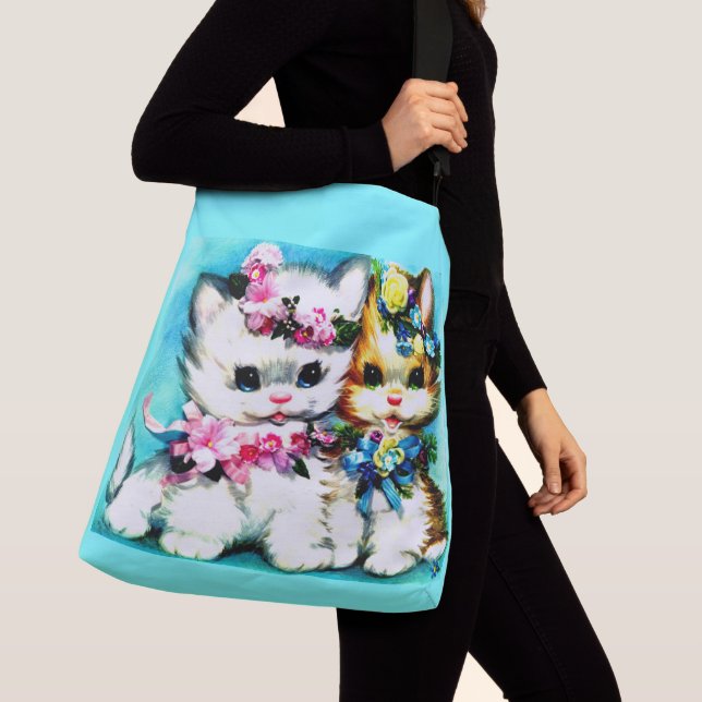 Sac Ajustable deux chatons et beaucoup de fleurs (De près)