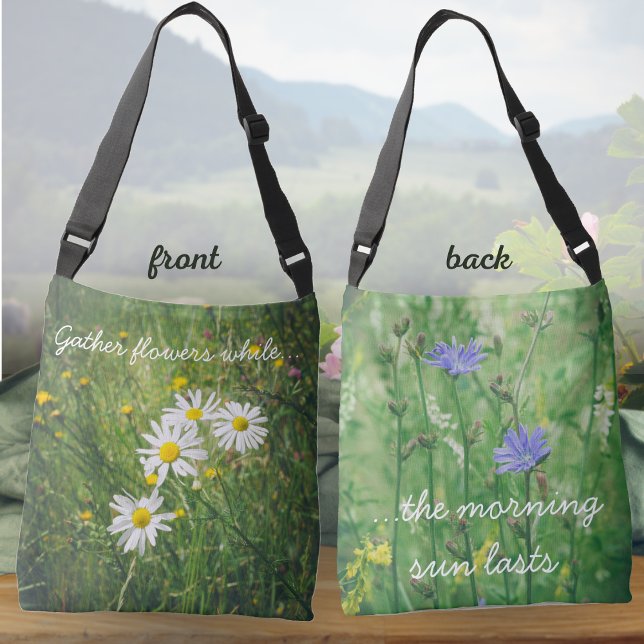 Sac Ajustable Fleurs chamomiles et chicorées sur la prairie vert (Créateur téléchargé)