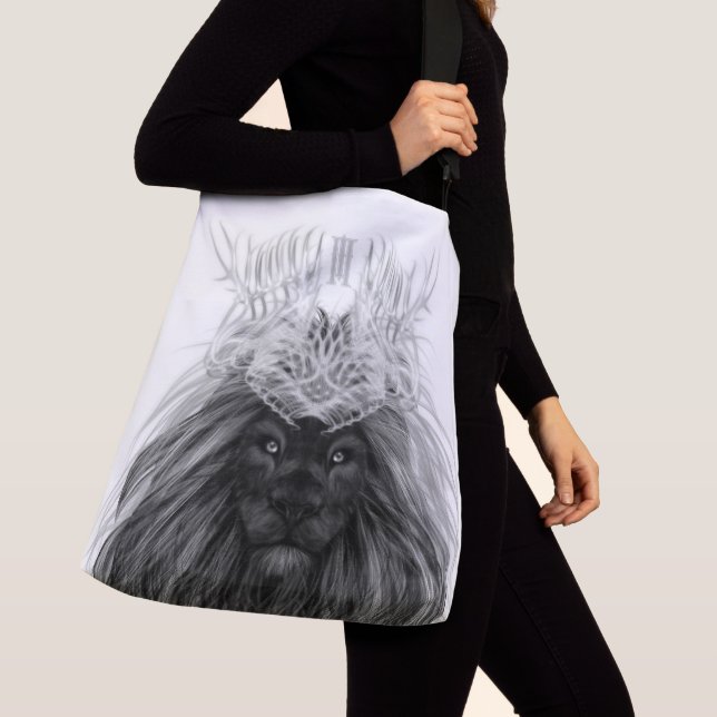 Sac Ajustable Lion noir avec couronne Antlers et monogramme (De près)