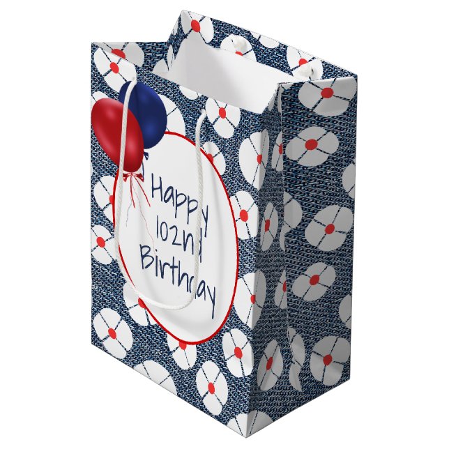 Sac Cadeau Moyen 102e ballons d'anniversaire sur Denim floral (Devant Angle)